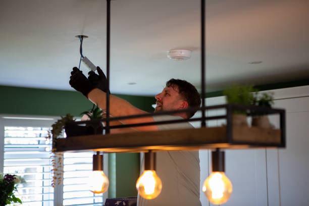 Best Affordable Electrician  in Saltillo, MS